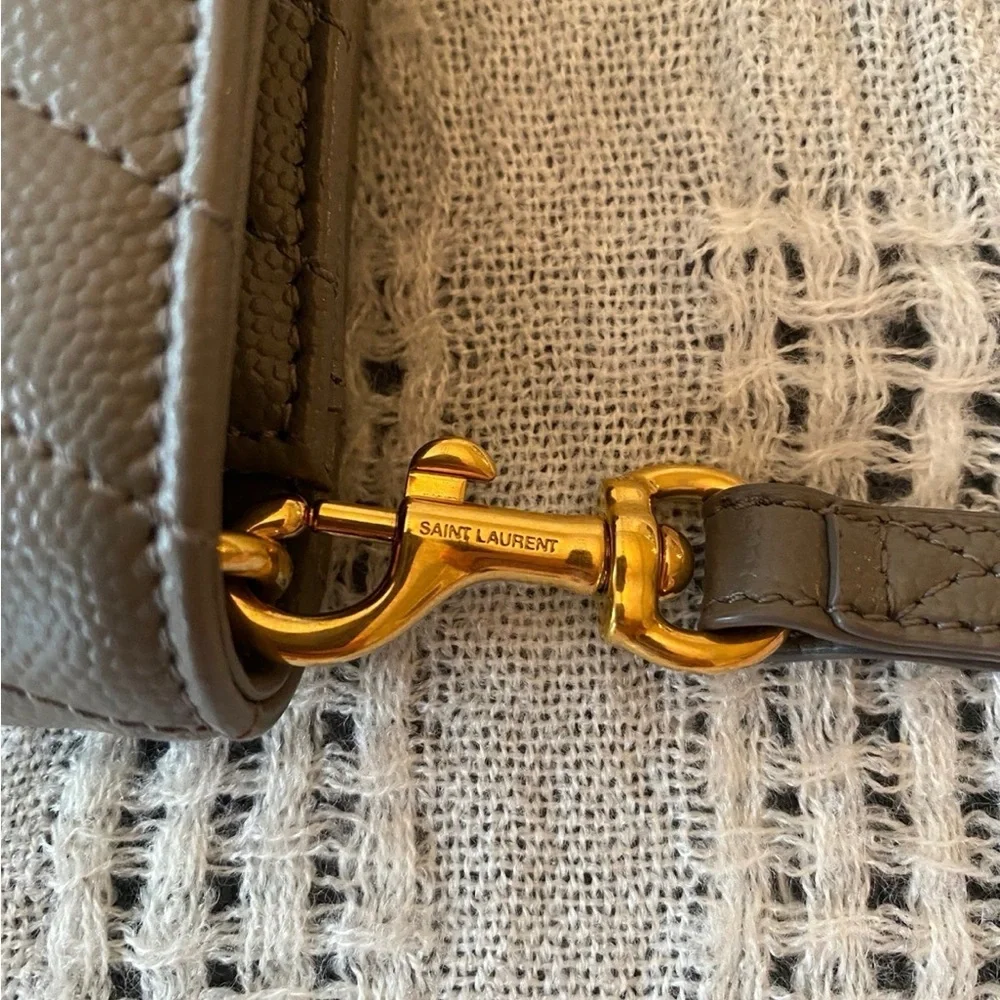 Yves Saint Laurent Cassandre Matelasse flap pouch - Picture 6 of 9